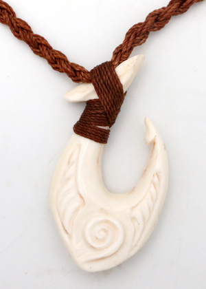 Makau Hook Bone Pendent Necklace
