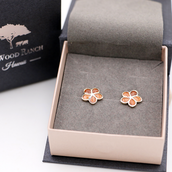 Oorbellen met 14k gouden en koa-houten plumeria-inleg