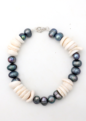 Black Pearl and Hawaiian Puka Shell Bracelet