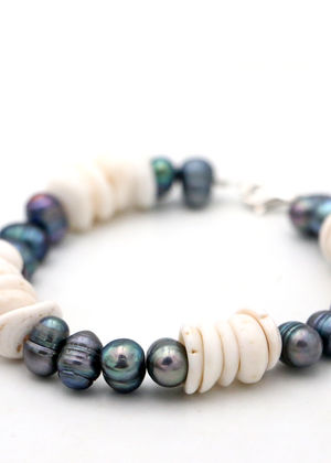 Black Pearl and Hawaiian Puka Shell Bracelet