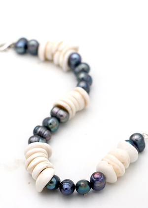 Black Pearl and Hawaiian Puka Shell Bracelet