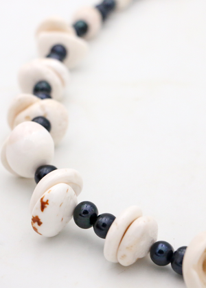 Black Pearl and Large Puka Shell Lei Necklace