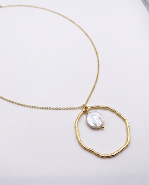 Mother of Pearl Circle Pendant Necklace
