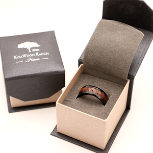 Koa Wood Zwarte Wolfraam Ring Afgerond 8mm