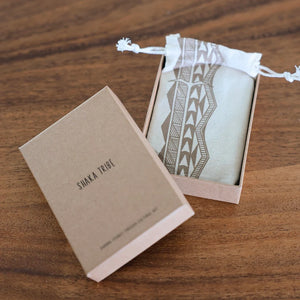 Magnetic Wallet Stand -Manu Brown