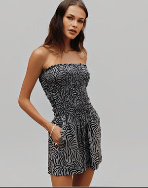 ザンジバルシルバーのワイレアロンパー